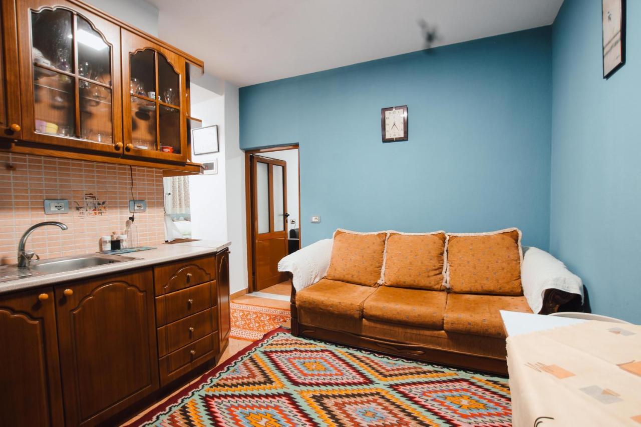 Bb Traditional Apartment Gjirokastër Eksteriør billede